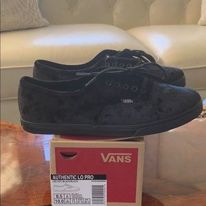 NWT Black VELVET Vans